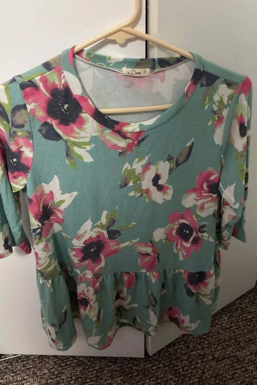 Women’s medium e. Luna blue floral 3/4 sleeve shirt ruffle bottom